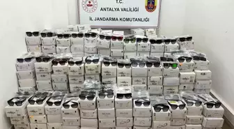 Antalya'da Kaçak Güneş Gözlüğü Operasyonu: 16 Bin Parça Ele Geçirildi