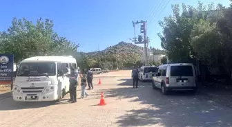 Adana'da Uyuşturucu Tacirleri ve Aranan Hükümlü Yakalandı