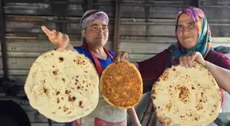 Depremzedelere Ekonomik Destek: Kadınlar Tandır Ekmek Yapıyor