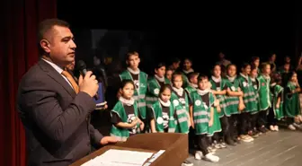 Düzce'de İyilik Tiyatrosu'ndan 'Yetim Gülerse Dünya Güler' Oyunu