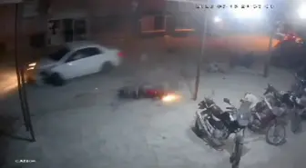 Hatay'da Otomobil Motosikletlere Çarptı, 4 Yaralı