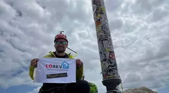 İbrahim Gürlekci, Zugspitze Zirvesi'nde Lösev İçin Tırmandı