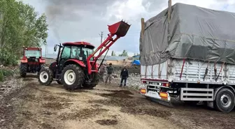 Kars'ta Tır Çamura Saplandı, Köylüler Seferber Oldu