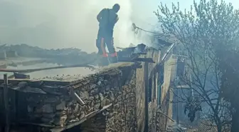 Malatya'da Korkutan Yangın: İki Ev Kullanılamaz Hale Geldi