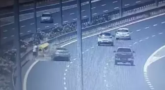 Menemen'de Otomobilin Taksıya Çarpması Sonucu 1 Kişi Hayatını Kaybetti