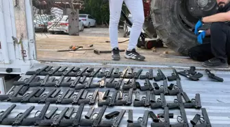Ceyhan'da TIR'da 420 Ruhsatsız Tabanca Ele Geçirildi