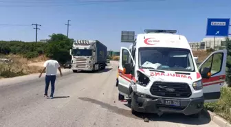 Ambulans ile Otomobil Çarpıştı: 1 Sağlık Çalışanı Yaralandı