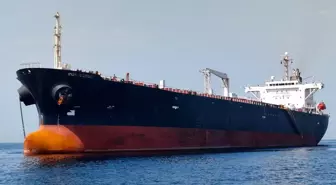 BAE'de Umman Körfezi'nde İki Petrol Tankeri Çarpıştı: 24 Kişi Tahliye Edildi
