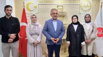 Bayburt'ta Umre Ödüllü Bilgi Yarışmasında Dereceye Giren Öğrenciler Ödüllendirildi