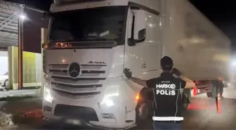 Bitlis'te Salça Paketleri Arasında Uyuşturucu Ele Ge geçirildi