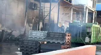 Bodrum'da Midtown AVM'de Geri Dönüşüm Alanında Yangın Çıktı