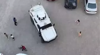 Çocuklar Zırhlı Polis Aracına Merak Sardı