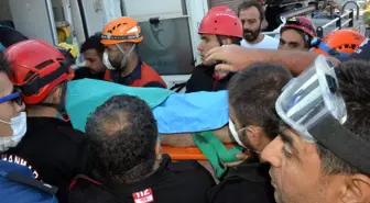 Kahramanmaraş'ta Yıkılan Bina Operatörün Üzerine Düştü