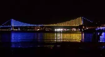 Fenerbahçe Beko'nun Şampiyonluğu Boğaz Köprülerine Yansıtıldı