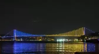 Köprüler sarı-lacivert renklerle ışıklandırıldı