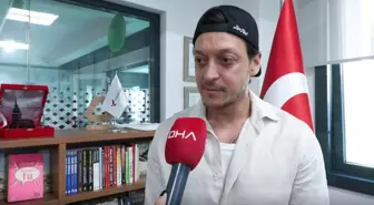 Mesut Özil, Öğrencilere Hayal Peşinden Koşmaları İçin Tavsiyelerde Bulundu