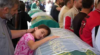 Erzincan'da Motosiklet Kazası: İki Genç Kız Hayatını Kaybetti