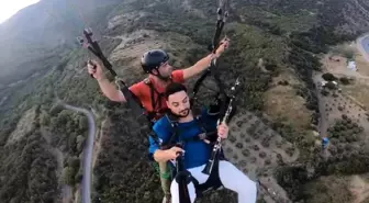 Yamaç Paraşütüyle Gökyüzünde Klarnet Konseri