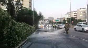 Şişli'de D-100 Karayolu Kenarındaki Yangın Kontrol Altına Alındı