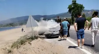 Erdek'te Yabancı Plakalı Araçta Yangın Çıktı
