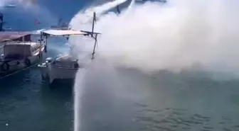 Antalya'da Tekne Yangınına Esnaf ve Su Sporları Kullanıcılarından Yardım