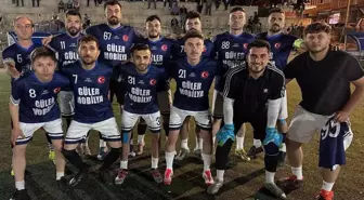 Geleneksel Futbol Turnuvasında Şampiyon Takım Cami İçin Bağışta Bulundu