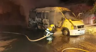 Bucak'ta Minibüs Yangını: Araç Kullanılamaz Hale Geldi