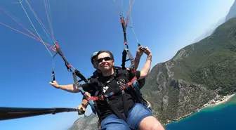 Görme Engelli İngiliz Turist Babadağ'da Tandem Yamaç Paraşütü Uçuşu Yaptı