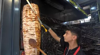 Kilis'te sıcak hava altında döner ustalarının zorlu mesaisi