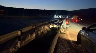 Kastamonu'da Otomobil Bariyerlere Çarptı: 3 Yaralı