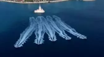 Sahil Güvenlik İstanbul Boğazı'nda gösteri yaptı