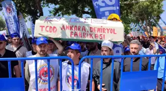 TÜRK-İŞ, Kamu Toplu İş Sözleşmeleri İçin Yürüyüş Düzenledi