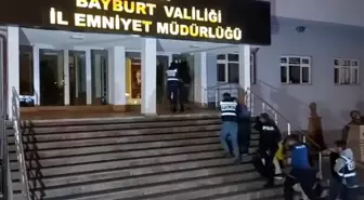 Bayburt'ta Göçmen Kaçakçılığı Operasyonu: 5 Düzensiz Göçmen Yakalandı