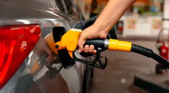 Benzin ve motorine gece yarısı çifte zam