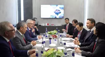 Enerji Bakanı Bayraktar, St. Petersburg'da Enerji Şirketleriyle Görüşmeler Yaptı