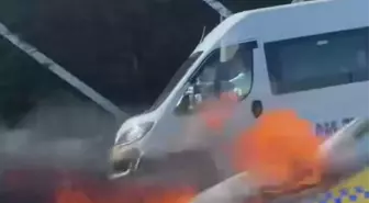 Fatih'te Yangın Çıkan Taksi Cayır Cayır Yandı