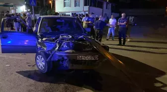 Kocaeli'de Otomobil Çarpışması: 2 Yaralı
