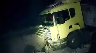 Malatya'da Tır Kazası: Sürücü Yaralandı