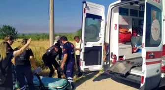 Denizli'de Motosiklet ve Otomobil Çarpıştı, Sürücü Yaralandı