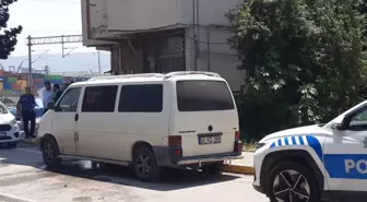 'Uygunsuz giyinme' tartışmasında komşusunu paspas sapıyla dövdü