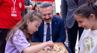 Eskişehir'de Geleneksel Oyunlar Tırı Çocuklarla Buluştu