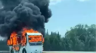 Edremit'te Yolcu Minibüsü Alev Aldı: Sürücü Yaralandı