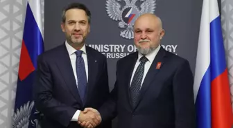 Bakan Bayraktar, St. Petersburg Ekonomi Forumu'nda Rusya Enerji Bakanı ile Görüştü