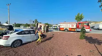 Balıkesir'de Otomobil ile Kamyon Çarpıştı: 1 Ölü, 1 Yaralı