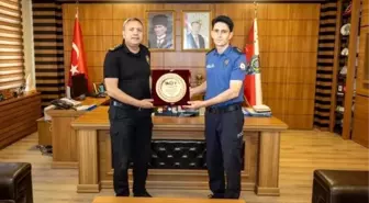 Emniyet Müdürü'nden Başkomiser Özen'e Teşekkür Plaketi