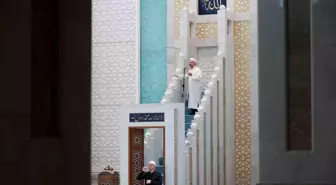 Diyanet İşleri Başkanı Ali Erbaş, Cuma Hutbesinde Gençlere Moral Verdi
