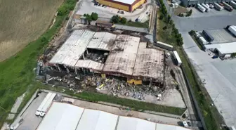 Arnavutköy'deki yangında büyük zarar: Fabrika tamamen küle döndü
