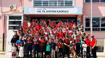Jandarma, Öğrencilere Tatil Sürpriziyle Moral Verdi