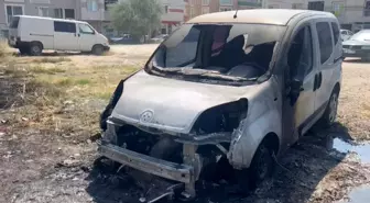Bursa'da Tarlada Başlayan Yangın Araçları Kül Etti