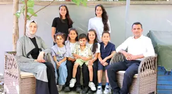 7 çocuklu öğretmen çift tebessüm ettirdi